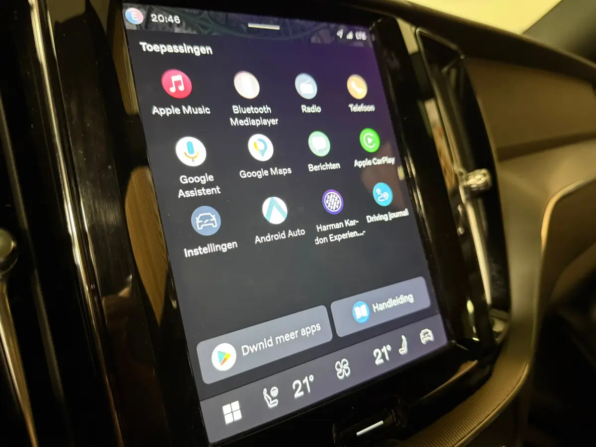 T6 AWD Recharge Plus Dark | 360° Camera | Harman Kardon | Adaptieve Cruise Control | Stoelverwarming voor+achter | Stuurwielverwarming | Parkeercamera | Full LED Meesturende koplampen | Pil
