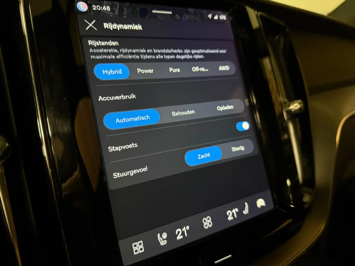 T6 AWD Recharge Plus Dark | 360° Camera | Harman Kardon | Adaptieve Cruise Control | Stoelverwarming voor+achter | Stuurwielverwarming | Parkeercamera | Full LED Meesturende koplampen | Pil
