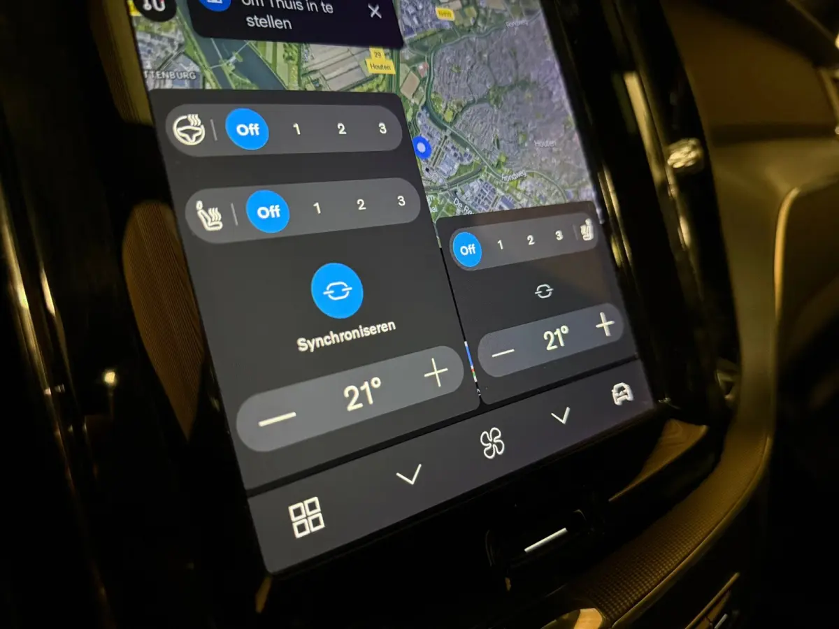 T6 AWD Recharge Plus Dark | 360° Camera | Harman Kardon | Adaptieve Cruise Control | Stoelverwarming voor+achter | Stuurwielverwarming | Parkeercamera | Full LED Meesturende koplampen | Pil