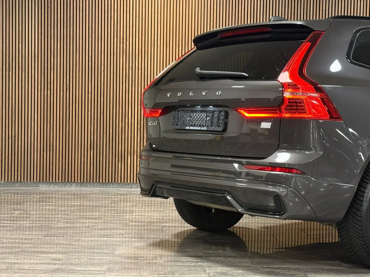 T6 AWD Recharge Plus Dark | 360° Camera | Harman Kardon | Adaptieve Cruise Control | Stoelverwarming voor+achter | Stuurwielverwarming | Parkeercamera | Full LED Meesturende koplampen | Pil