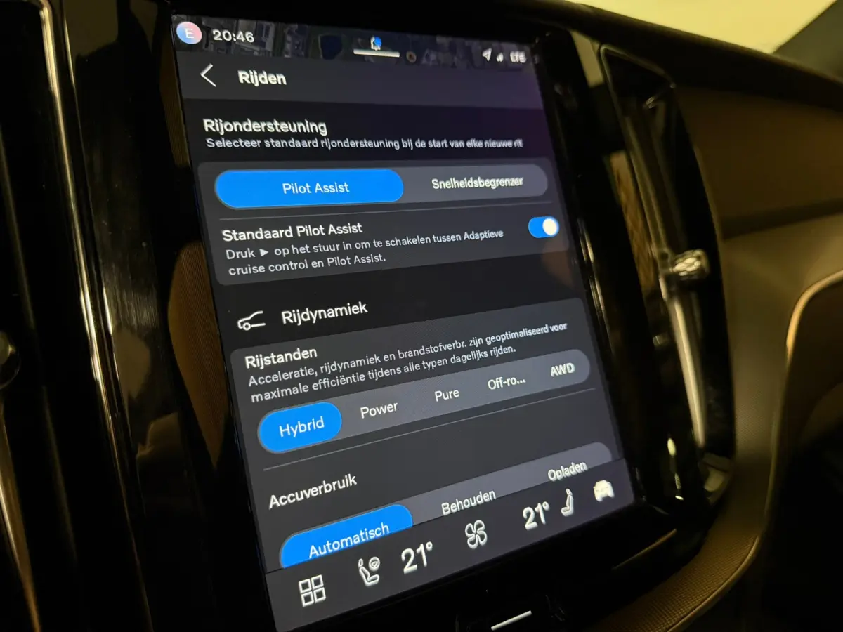 T6 AWD Recharge Plus Dark | 360° Camera | Harman Kardon | Adaptieve Cruise Control | Stoelverwarming voor+achter | Stuurwielverwarming | Parkeercamera | Full LED Meesturende koplampen | Pil