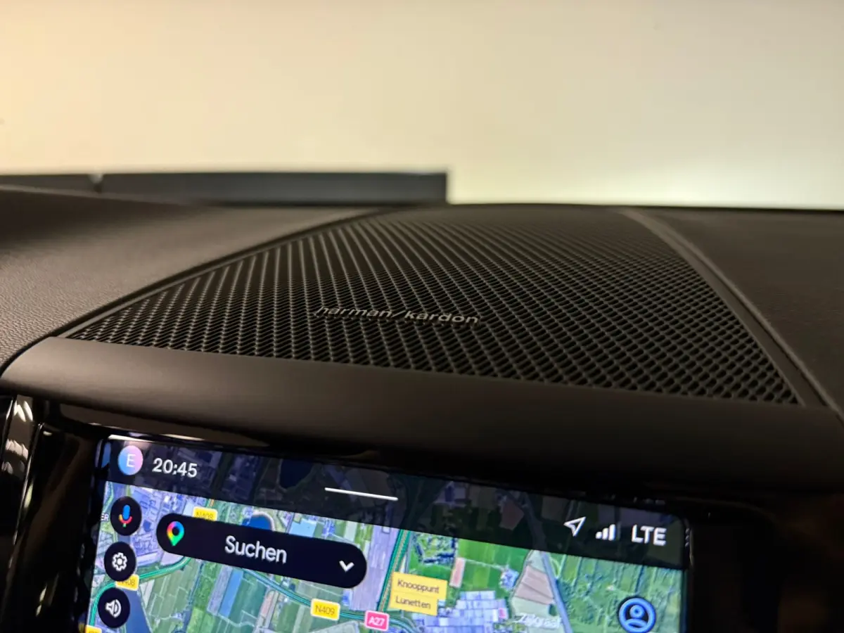 T6 AWD Recharge Plus Dark | 360° Camera | Harman Kardon | Adaptieve Cruise Control | Stoelverwarming voor+achter | Stuurwielverwarming | Parkeercamera | Full LED Meesturende koplampen | Pil