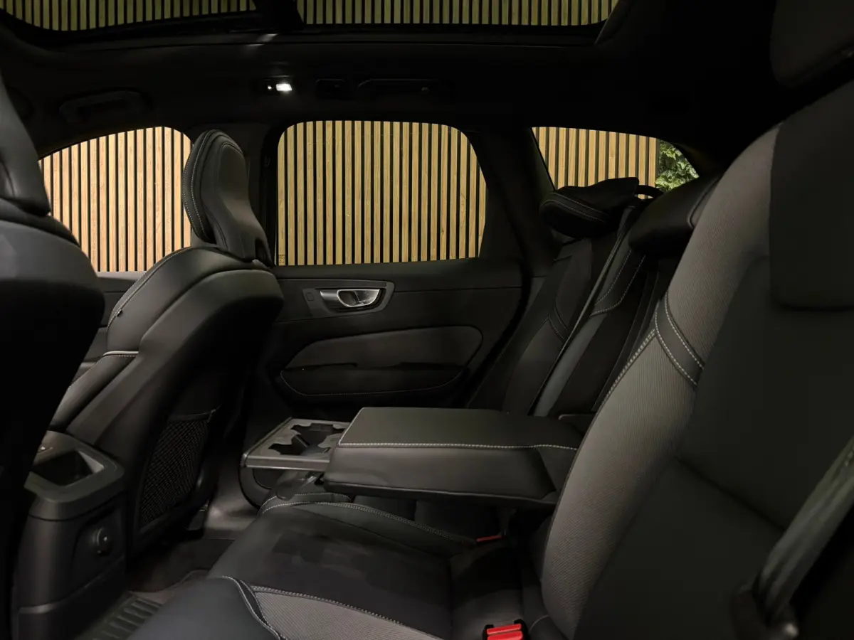 T6 AWD Recharge Plus Dark | 360° Camera | Harman Kardon | Adaptieve Cruise Control | Stoelverwarming voor+achter | Stuurwielverwarming | Parkeercamera | Full LED Meesturende koplampen | Pil