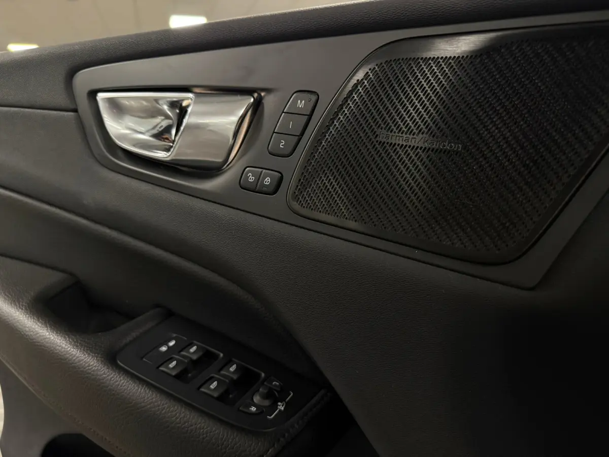 T8 AWD Recharge Inscription | Luchtvering | Trekhaak | Crystal White | Harman Kardon | Adaptieve Cruise Control | Standkachel met Volvo On Call App | Parkeercamera | Pilot Assist | BLIS Dode