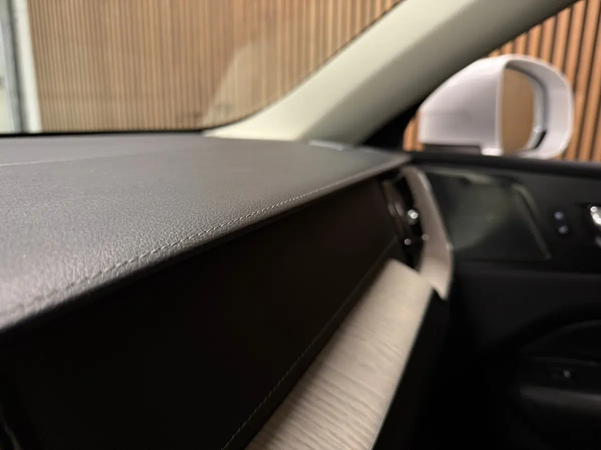 T8 AWD Recharge Inscription | Luchtvering | Trekhaak | Crystal White | Harman Kardon | Adaptieve Cruise Control | Standkachel met Volvo On Call App | Parkeercamera | Pilot Assist | BLIS Dode