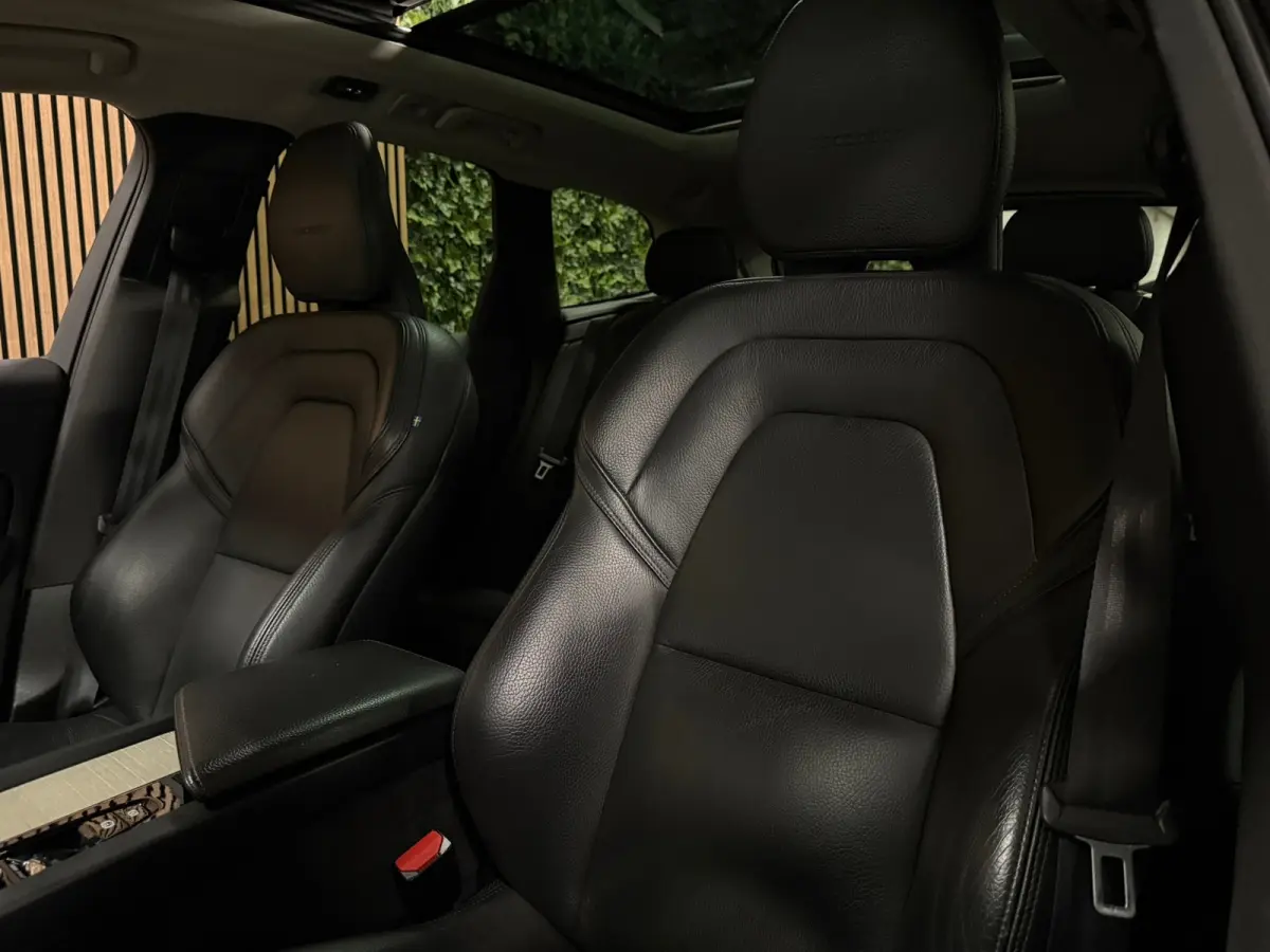 T8 AWD Recharge Inscription | Luchtvering | Trekhaak | Crystal White | Harman Kardon | Adaptieve Cruise Control | Standkachel met Volvo On Call App | Parkeercamera | Pilot Assist | BLIS Dode