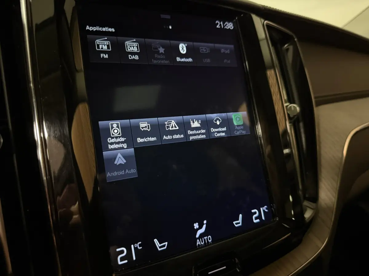 T8 AWD Recharge Inscription | Luchtvering | Trekhaak | Crystal White | Harman Kardon | Adaptieve Cruise Control | Standkachel met Volvo On Call App | Parkeercamera | Pilot Assist | BLIS Dode