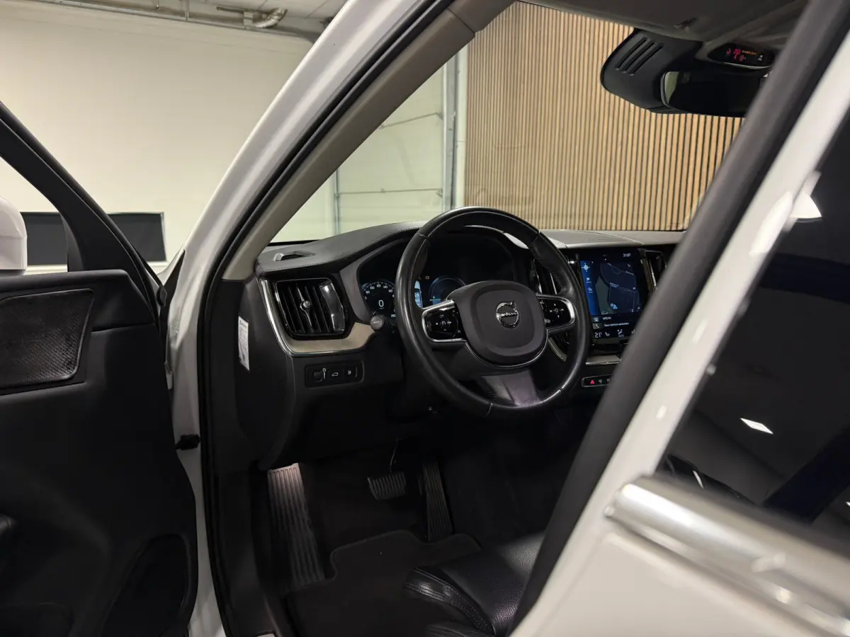 T8 AWD Recharge Inscription | Luchtvering | Trekhaak | Crystal White | Harman Kardon | Adaptieve Cruise Control | Standkachel met Volvo On Call App | Parkeercamera | Pilot Assist | BLIS Dode