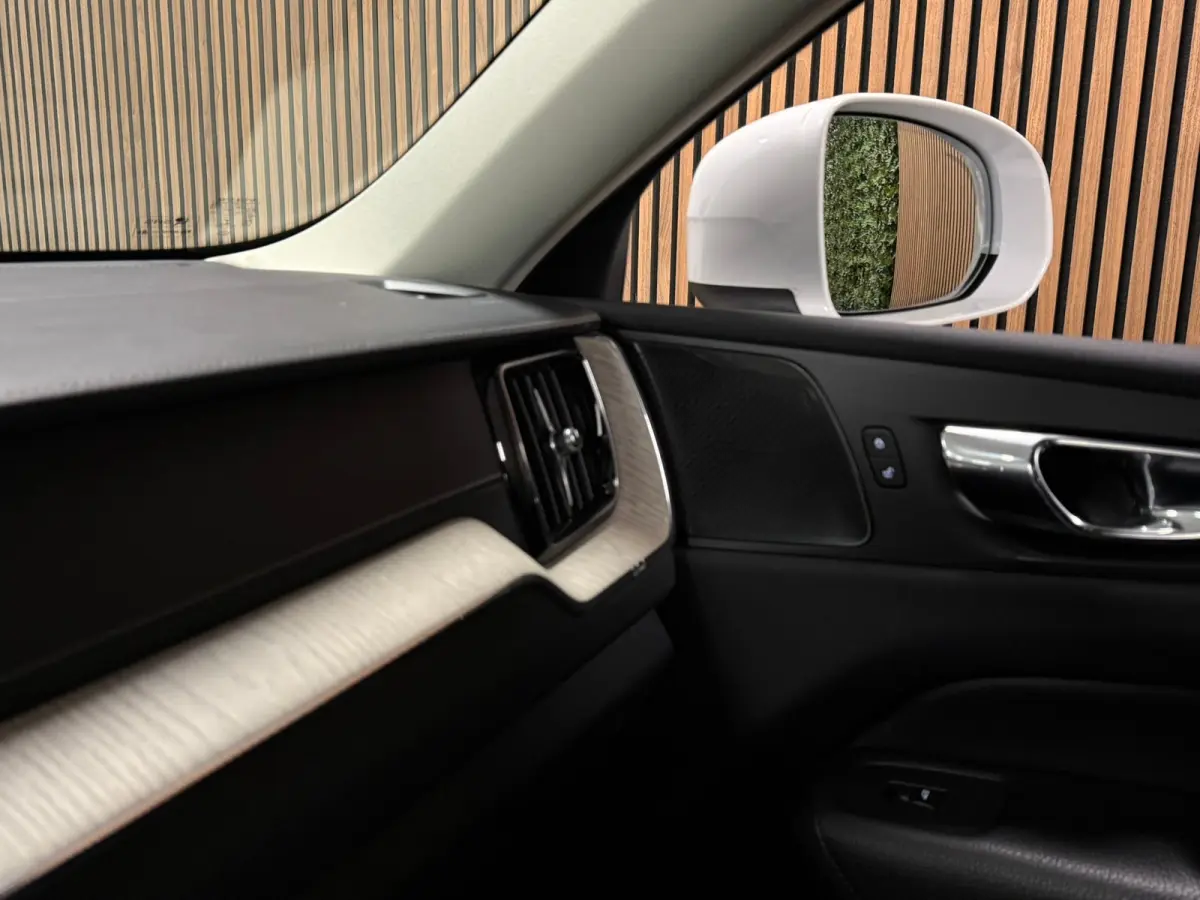 T8 AWD Recharge Inscription | Luchtvering | Trekhaak | Crystal White | Harman Kardon | Adaptieve Cruise Control | Standkachel met Volvo On Call App | Parkeercamera | Pilot Assist | BLIS Dode