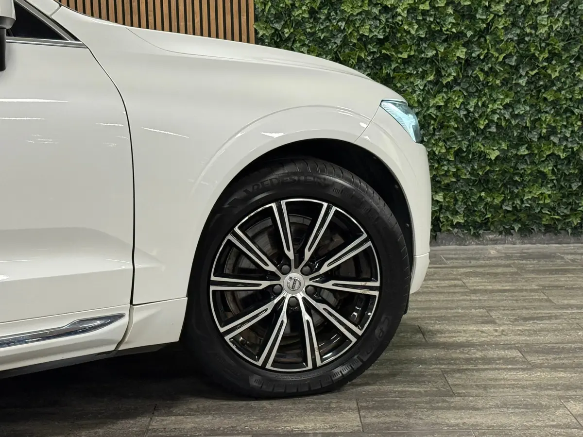 T8 AWD Recharge Inscription | Luchtvering | Trekhaak | Crystal White | Harman Kardon | Adaptieve Cruise Control | Standkachel met Volvo On Call App | Parkeercamera | Pilot Assist | BLIS Dode