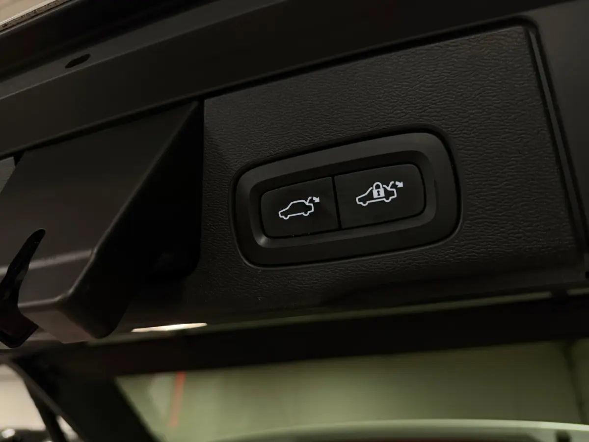 T8 AWD Recharge Inscription | Luchtvering | Trekhaak | Crystal White | Harman Kardon | Adaptieve Cruise Control | Standkachel met Volvo On Call App | Parkeercamera | Pilot Assist | BLIS Dode