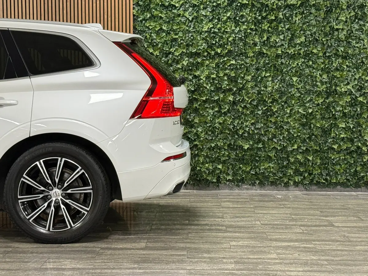 T8 AWD Recharge Inscription | Luchtvering | Trekhaak | Crystal White | Harman Kardon | Adaptieve Cruise Control | Standkachel met Volvo On Call App | Parkeercamera | Pilot Assist | BLIS Dode