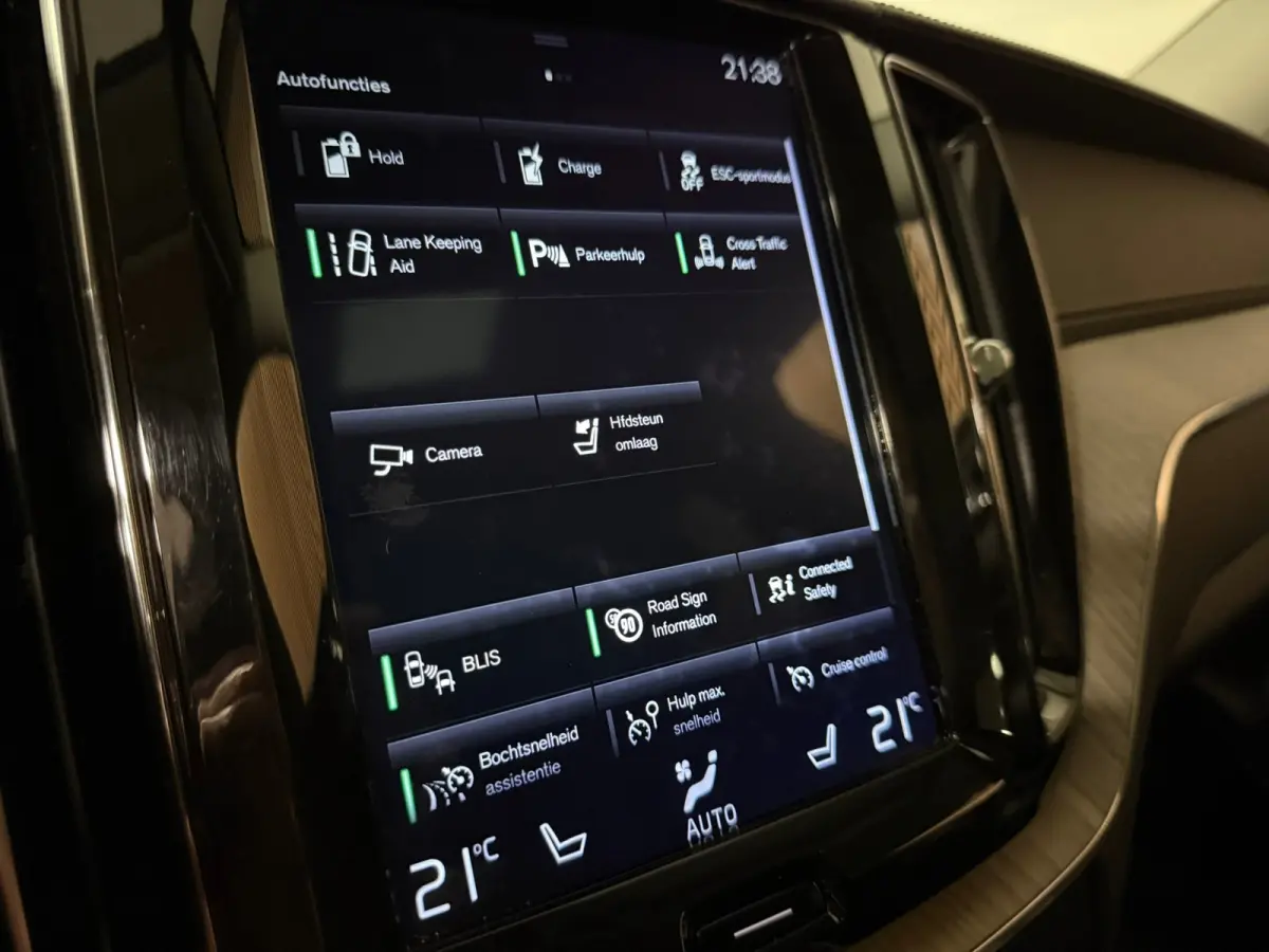 T8 AWD Recharge Inscription | Luchtvering | Trekhaak | Crystal White | Harman Kardon | Adaptieve Cruise Control | Standkachel met Volvo On Call App | Parkeercamera | Pilot Assist | BLIS Dode