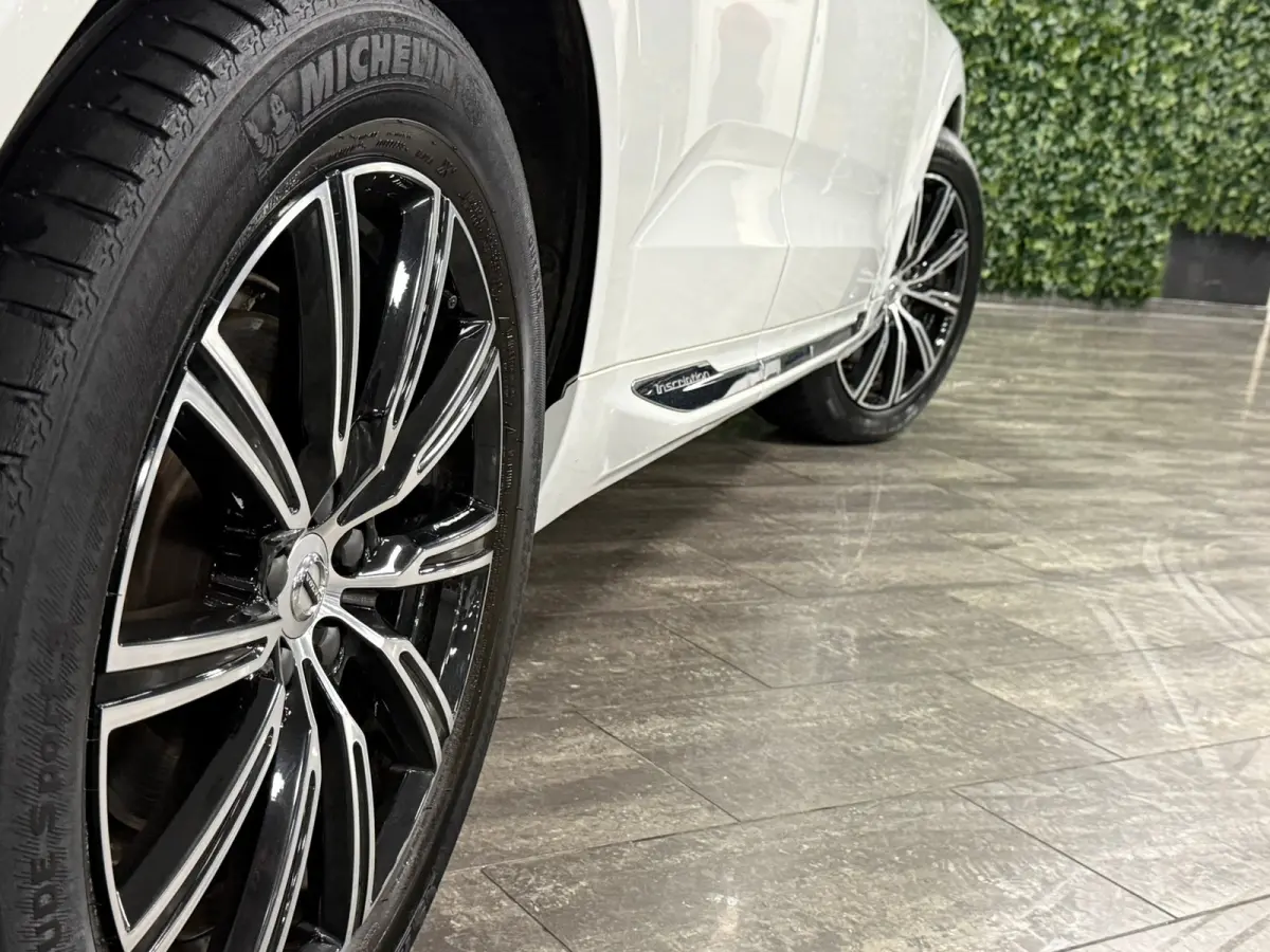 T8 AWD Recharge Inscription | Luchtvering | Trekhaak | Crystal White | Harman Kardon | Adaptieve Cruise Control | Standkachel met Volvo On Call App | Parkeercamera | Pilot Assist | BLIS Dode