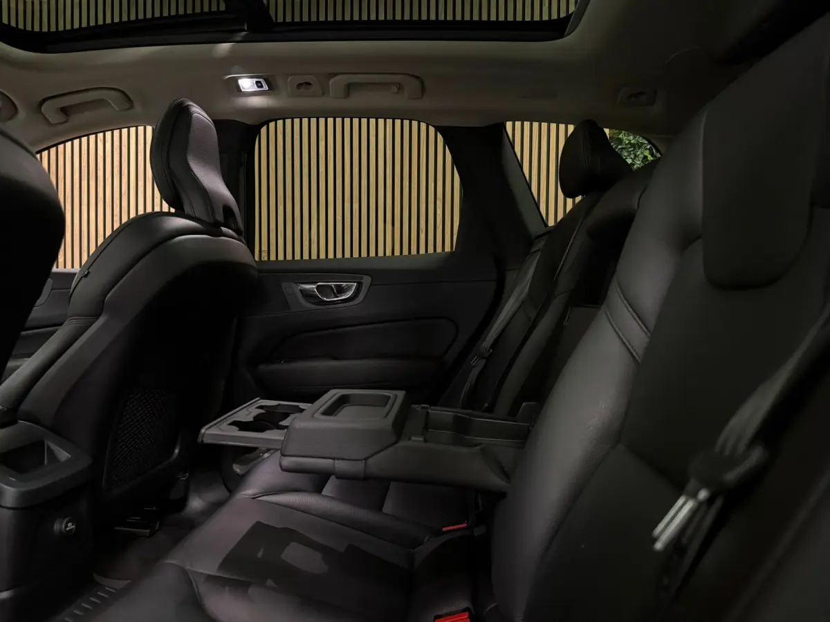 T8 AWD Recharge Inscription | Luchtvering | Trekhaak | Crystal White | Harman Kardon | Adaptieve Cruise Control | Standkachel met Volvo On Call App | Parkeercamera | Pilot Assist | BLIS Dode