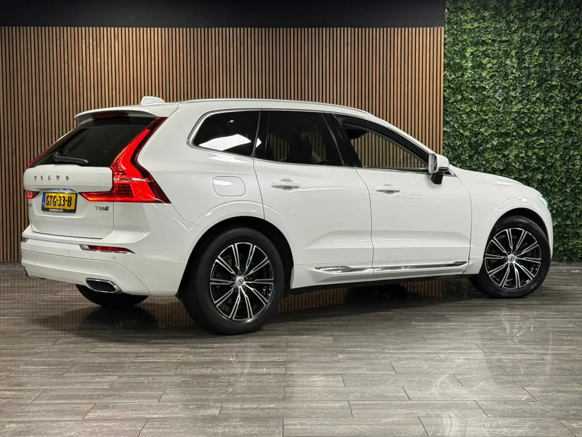 T8 AWD Recharge Inscription | Luchtvering | Trekhaak | Crystal White | Harman Kardon | Adaptieve Cruise Control | Standkachel met Volvo On Call App | Parkeercamera | Pilot Assist | BLIS Dode