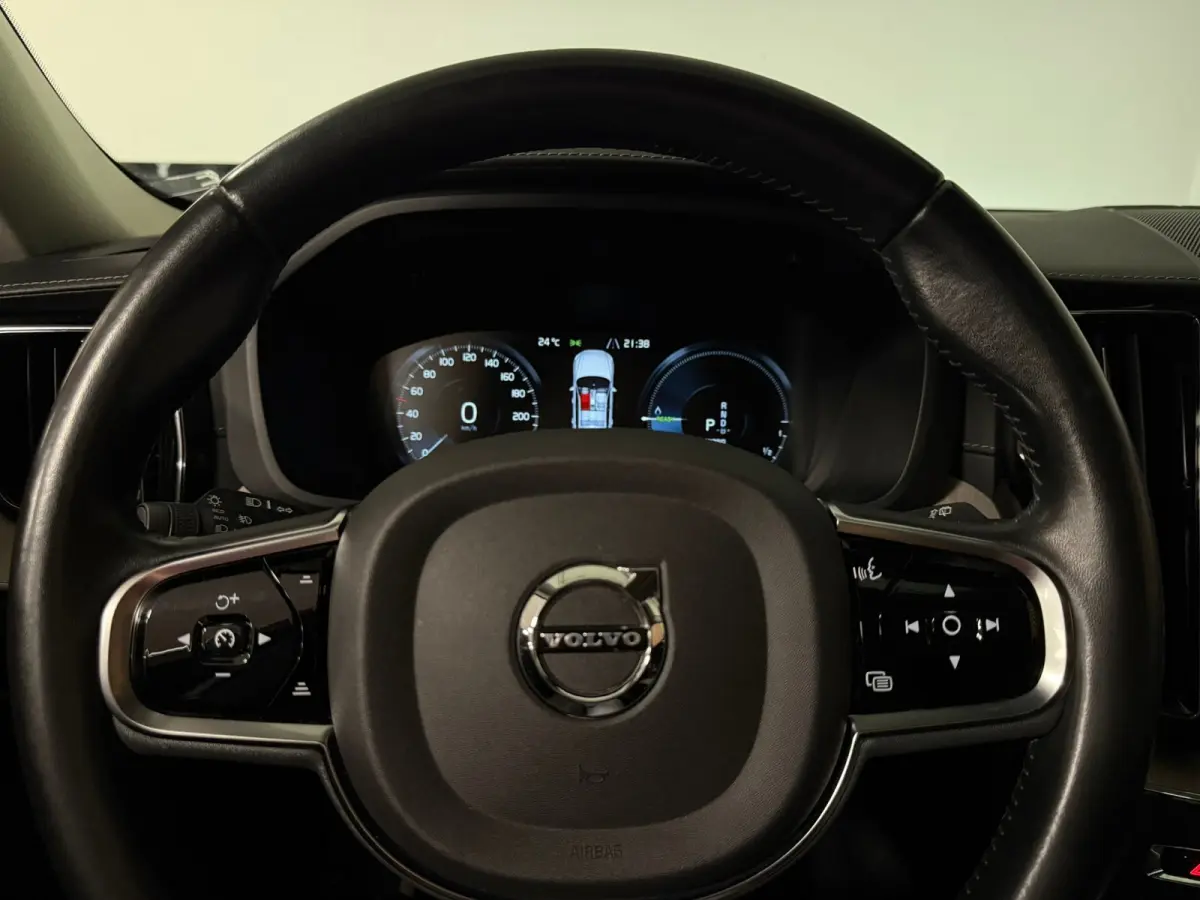 T8 AWD Recharge Inscription | Luchtvering | Trekhaak | Crystal White | Harman Kardon | Adaptieve Cruise Control | Standkachel met Volvo On Call App | Parkeercamera | Pilot Assist | BLIS Dode