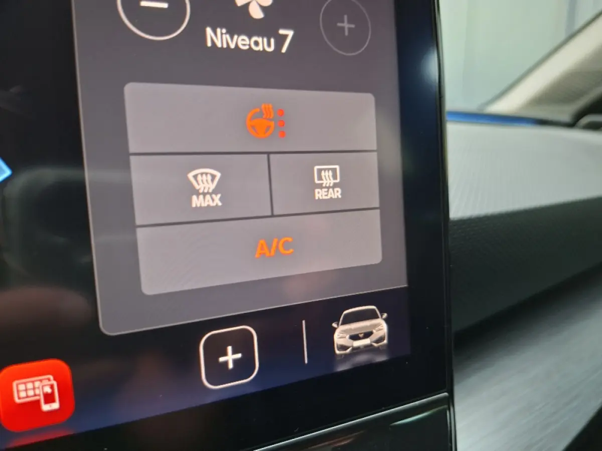 1.5 eTSI Business Intense * Navigatiesysteem * Elektrische stoelen met memory * Parkeercamera *