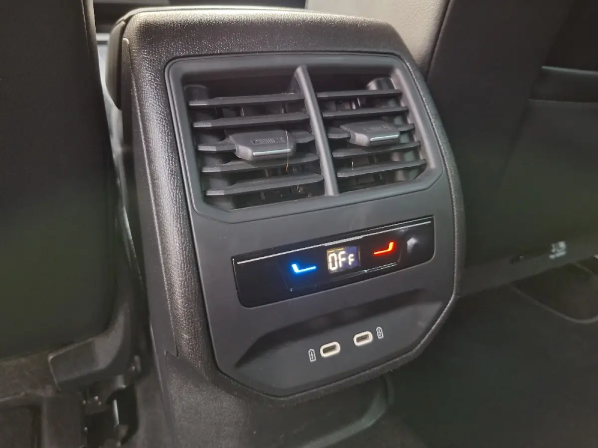1.5 eTSI Business Intense * Navigatiesysteem * Elektrische stoelen met memory * Parkeercamera *