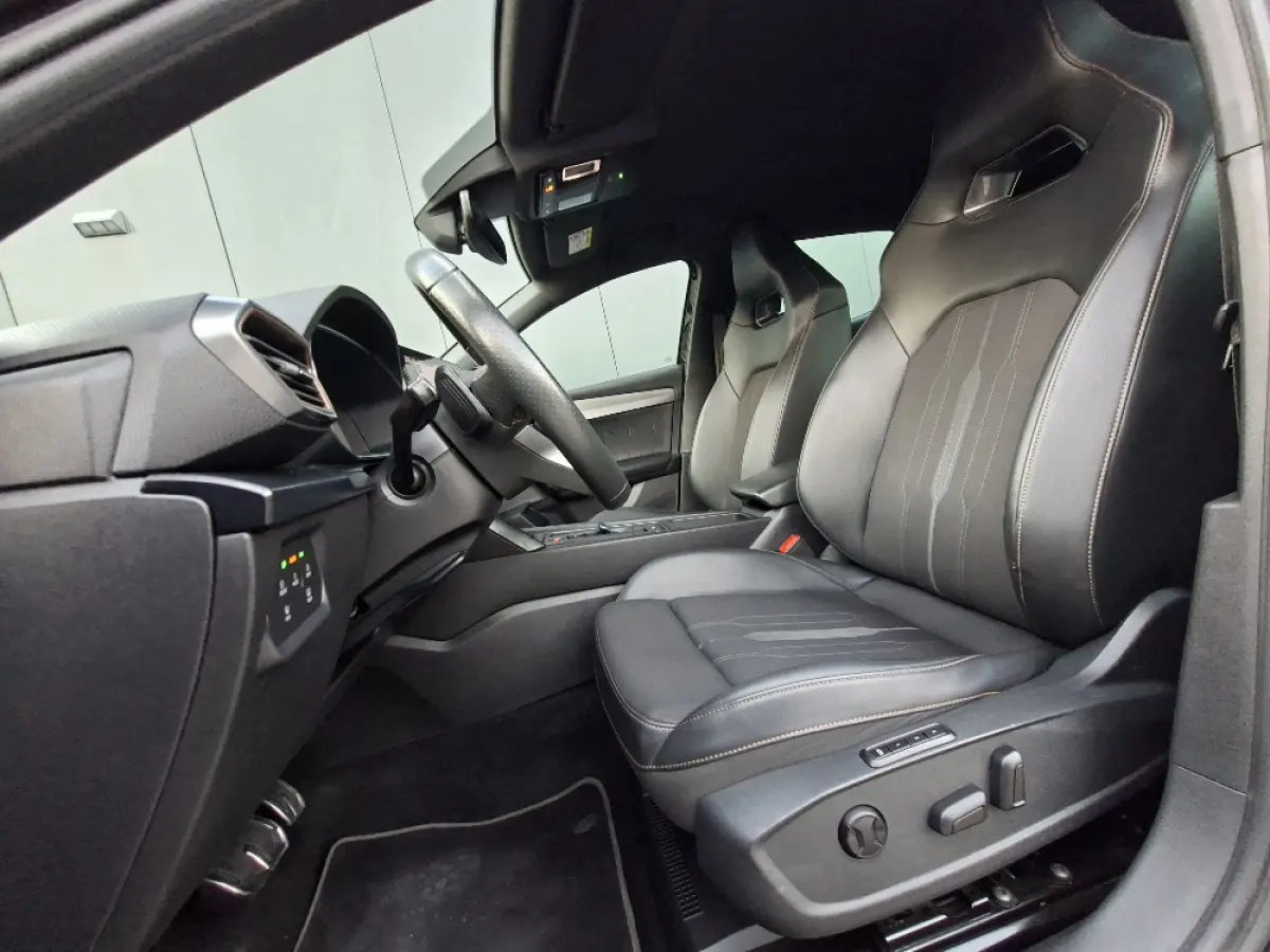 1.5 eTSI Business Intense * Navigatiesysteem * Elektrische stoelen met memory * Parkeercamera *