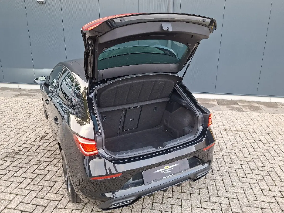 1.5 eTSI Business Intense * Navigatiesysteem * Elektrische stoelen met memory * Parkeercamera *
