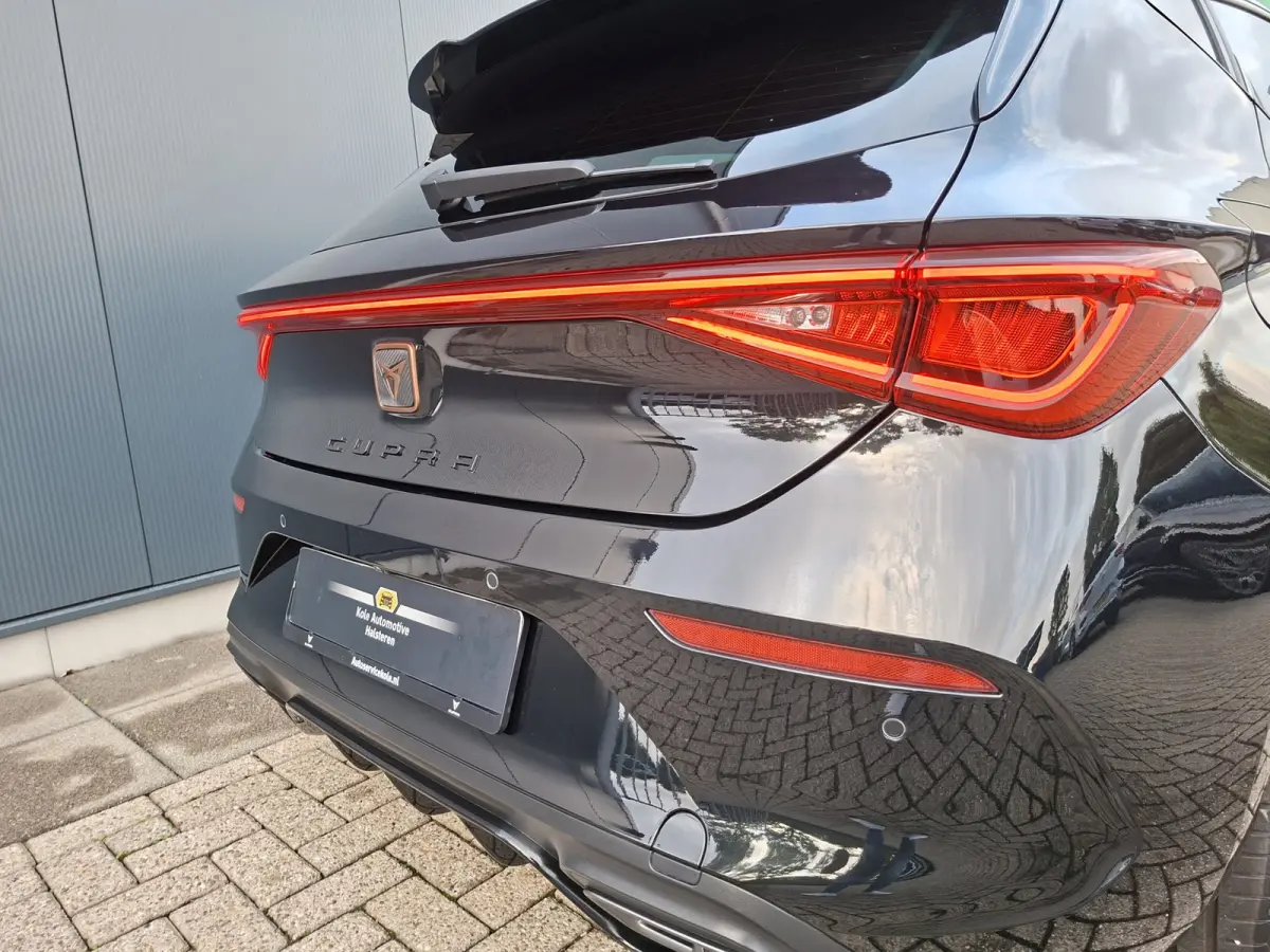 1.5 eTSI Business Intense * Navigatiesysteem * Elektrische stoelen met memory * Parkeercamera *