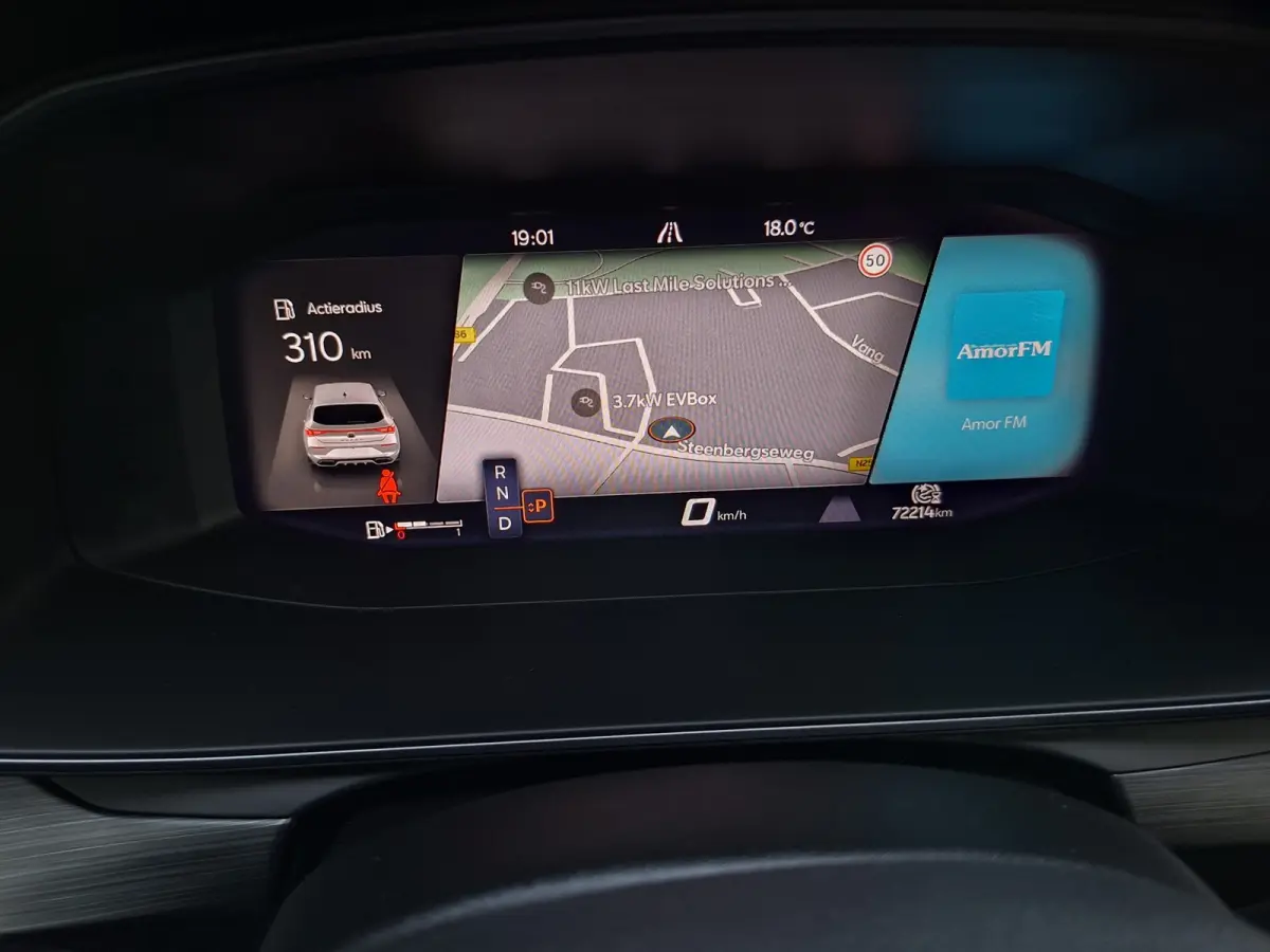 1.5 eTSI Business Intense * Navigatiesysteem * Elektrische stoelen met memory * Parkeercamera *