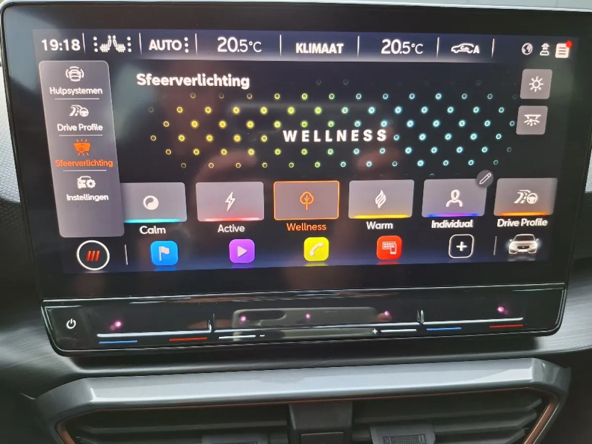 1.5 eTSI Business Intense * Navigatiesysteem * Elektrische stoelen met memory * Parkeercamera *