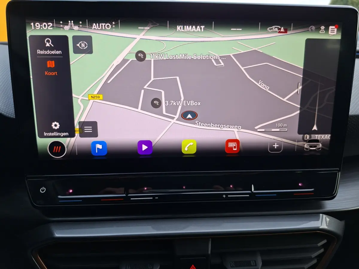 1.5 eTSI Business Intense * Navigatiesysteem * Elektrische stoelen met memory * Parkeercamera *