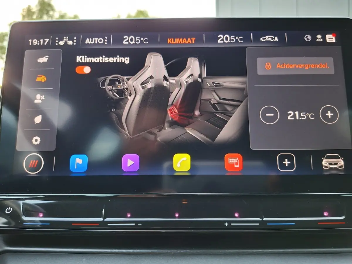 1.5 eTSI Business Intense * Navigatiesysteem * Elektrische stoelen met memory * Parkeercamera *