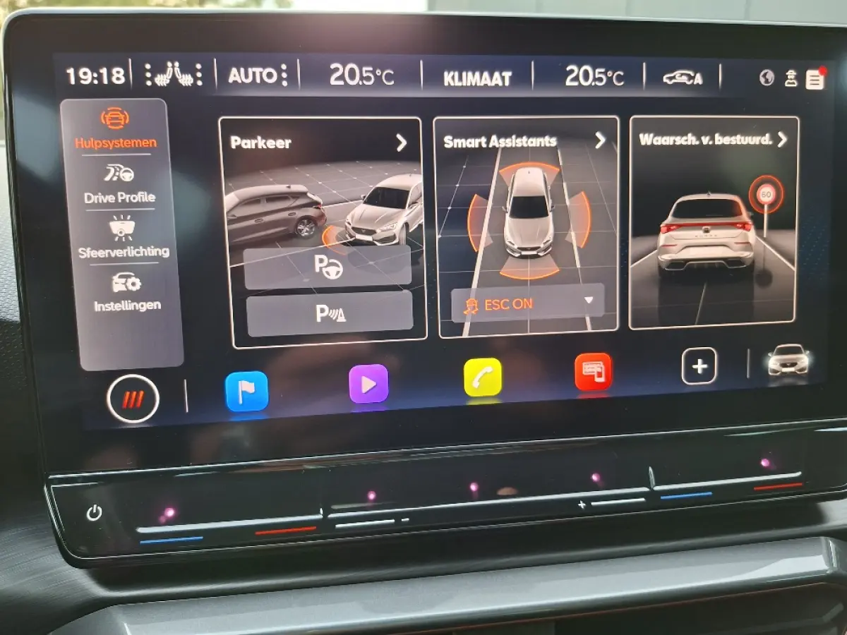1.5 eTSI Business Intense * Navigatiesysteem * Elektrische stoelen met memory * Parkeercamera *