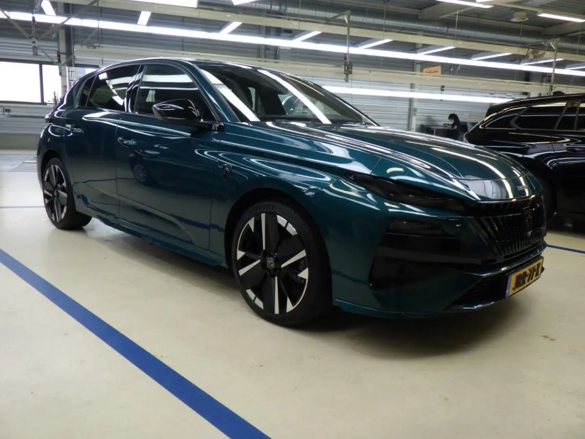 1.2 Hybrid 145 e-DCS6 GT Leder Alcantara