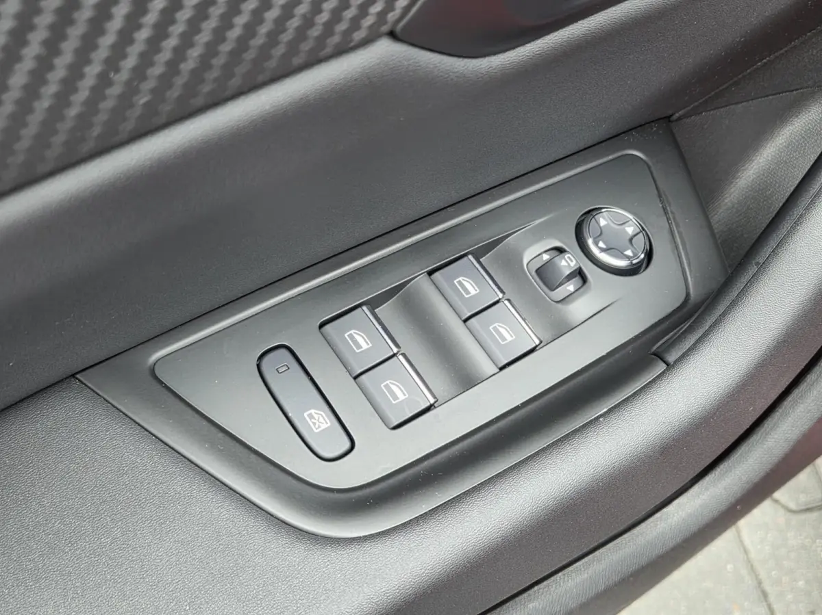 1.6 HYbrid 225pk Allure | Camera | Adaptive cruise | Apple Carplay | Elektrische achterklep