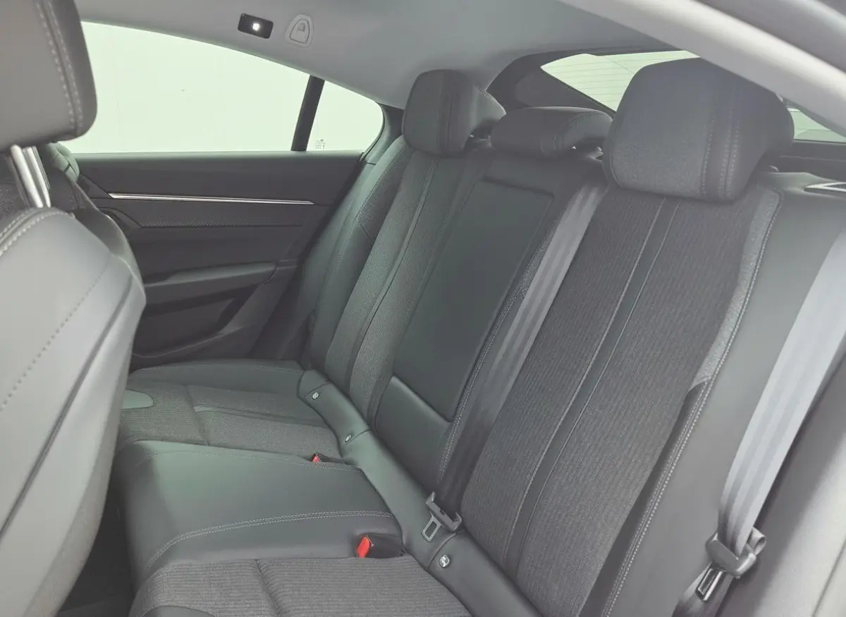 1.6 HYbrid 225pk Allure | Camera | Adaptive cruise | Apple Carplay | Elektrische achterklep