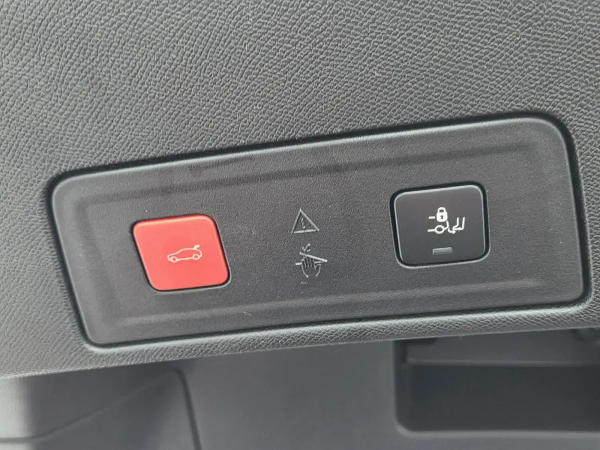 1.6 HYbrid 225pk Allure | Camera | Adaptive cruise | Apple Carplay | Elektrische achterklep
