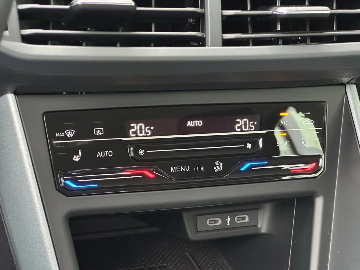 1.0 TSI DSG 115pk Goal | Camera | Trekhaak | Climate | Stoelverwarming | Navi | 4-Season banden | Rijklaar incl. garantie