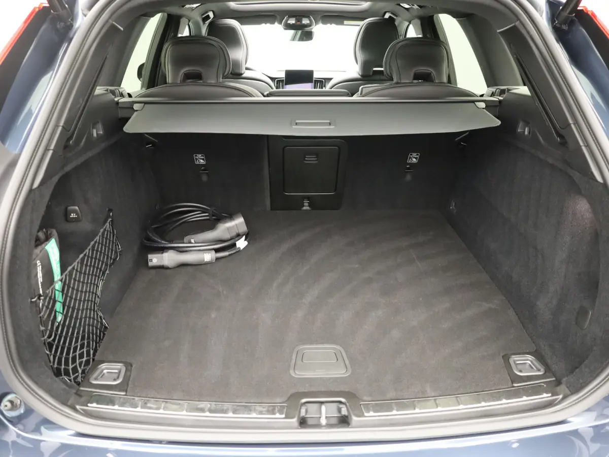 2.0 T6 Plug-in hybrid AWD Plus Dark | Trekhaak | Panodak | Dode Hoek | 360 Camera | Harman Kardon | Head Up | Elk. Klep | Prijs Rijklaar!!
