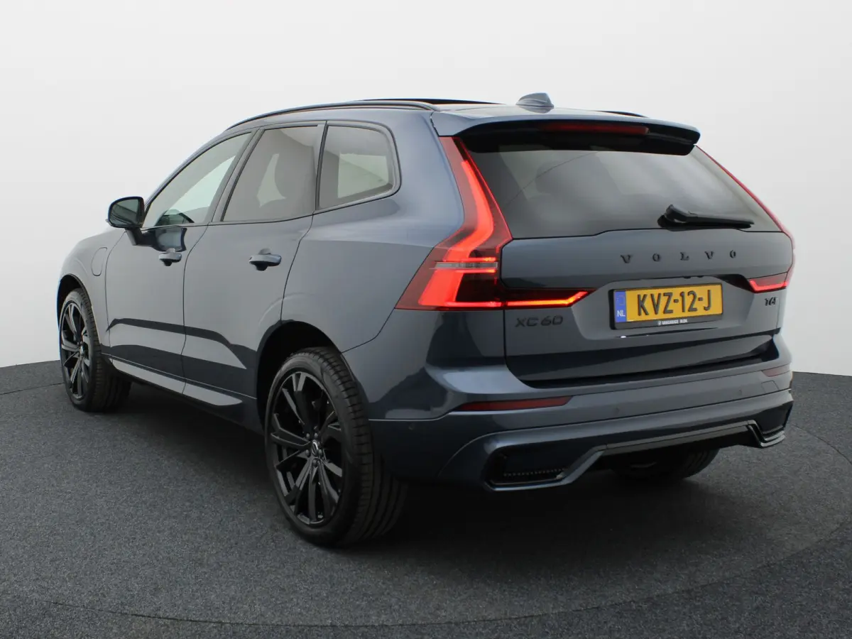 2.0 T6 Plug-in hybrid AWD Plus Dark | Trekhaak | Panodak | Dode Hoek | 360 Camera | Harman Kardon | Head Up | Elk. Klep | Prijs Rijklaar!!