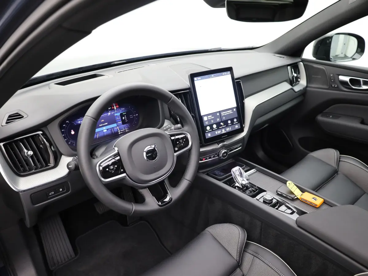 2.0 T6 Plug-in hybrid AWD Plus Dark | Trekhaak | Panodak | Dode Hoek | 360 Camera | Harman Kardon | Head Up | Elk. Klep | Prijs Rijklaar!!