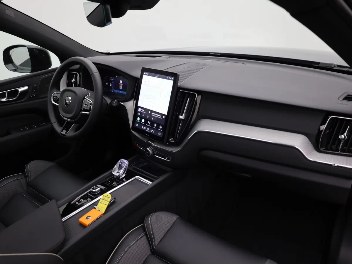 2.0 T6 Plug-in hybrid AWD Plus Dark | Trekhaak | Panodak | Dode Hoek | 360 Camera | Harman Kardon | Head Up | Elk. Klep | Prijs Rijklaar!!