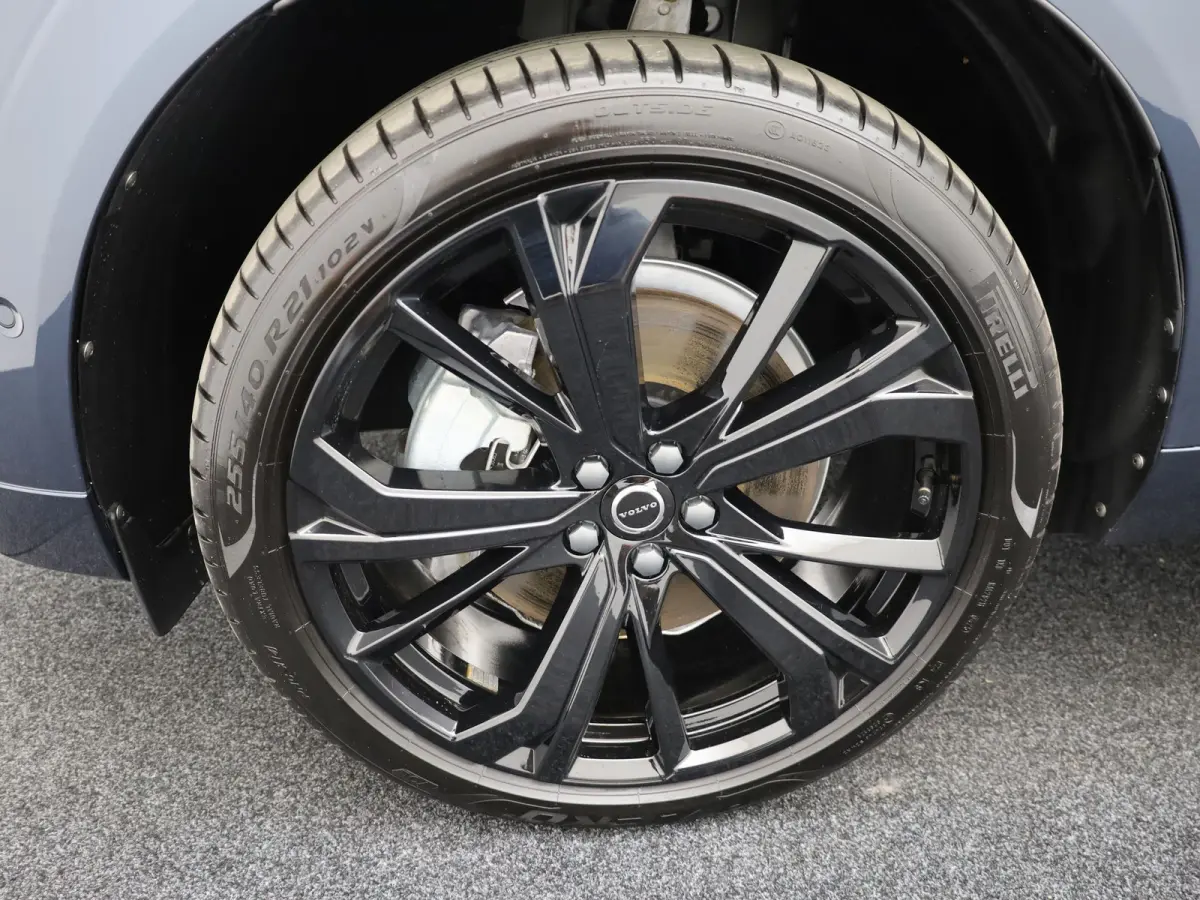 2.0 T6 Plug-in hybrid AWD Plus Dark | Trekhaak | Panodak | Dode Hoek | 360 Camera | Harman Kardon | Head Up | Elk. Klep | Prijs Rijklaar!!