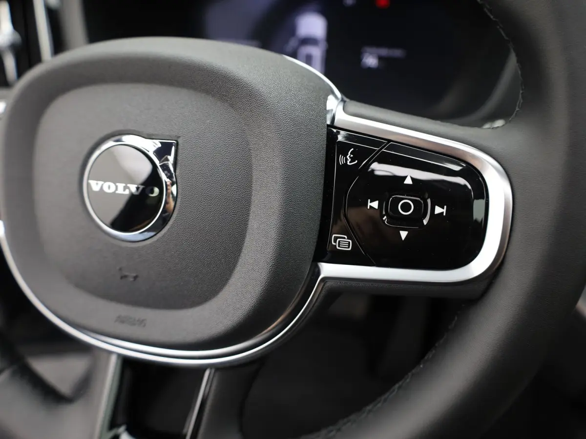 2.0 T6 Plug-in hybrid AWD Plus Dark | Trekhaak | Panodak | Dode Hoek | 360 Camera | Harman Kardon | Head Up | Elk. Klep | Prijs Rijklaar!!