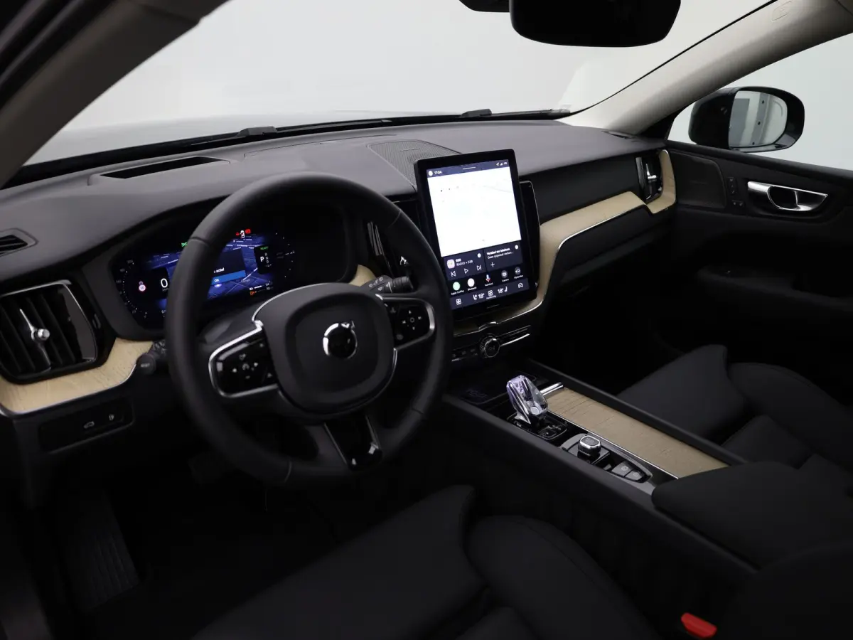 2.0 T8 Plug-in hybrid AWD Plus Dark | Trekhaak | Panodak | Dode Hoek | 360 Camera | Harman Kardon | Head Up | Elk. Klep | Prijs Rijklaar!!