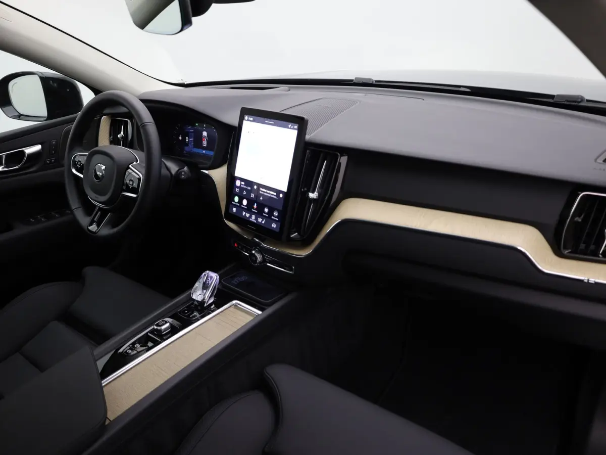 2.0 T8 Plug-in hybrid AWD Plus Dark | Trekhaak | Panodak | Dode Hoek | 360 Camera | Harman Kardon | Head Up | Elk. Klep | Prijs Rijklaar!!
