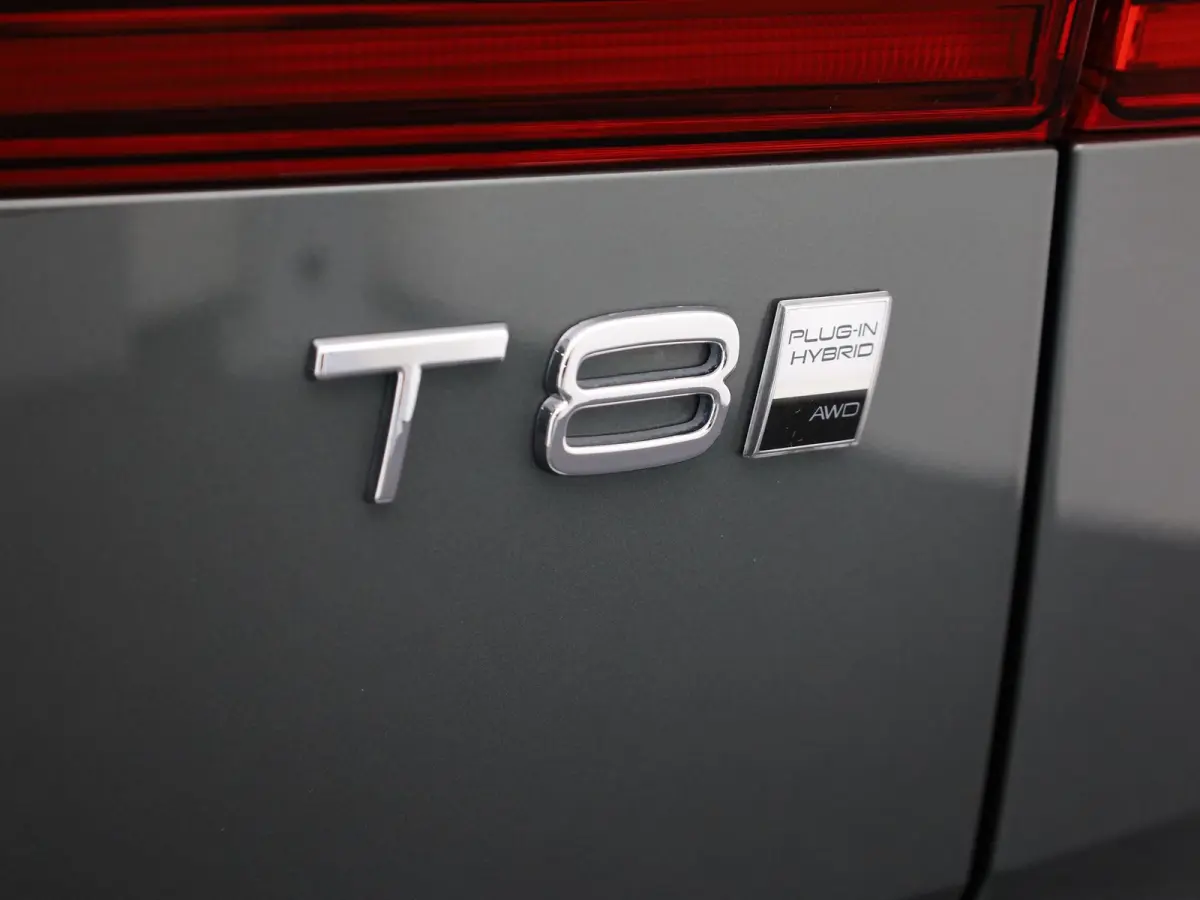 2.0 T8 Plug-in hybrid AWD Plus Dark | Trekhaak | Panodak | Dode Hoek | 360 Camera | Harman Kardon | Head Up | Elk. Klep | Prijs Rijklaar!!