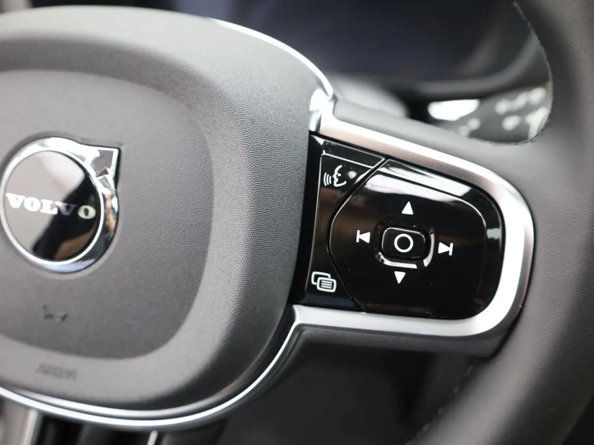 2.0 T8 Plug-in hybrid AWD Plus Dark | Trekhaak | Panodak | Dode Hoek | 360 Camera | Harman Kardon | Head Up | Elk. Klep | Prijs Rijklaar!!