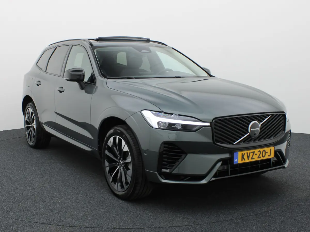 2.0 T8 Plug-in hybrid AWD Plus Dark | Trekhaak | Panodak | Dode Hoek | 360 Camera | Harman Kardon | Head Up | Elk. Klep | Prijs Rijklaar!!