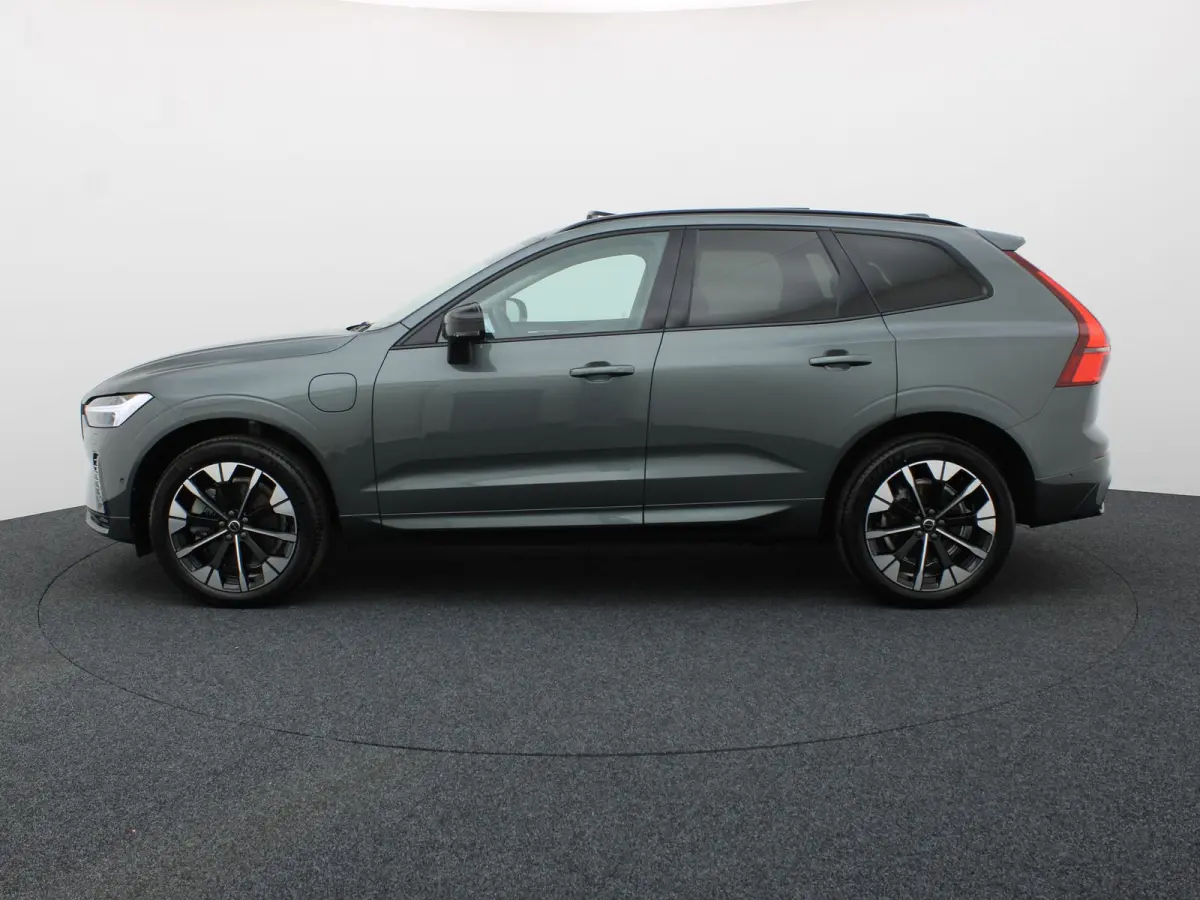 2.0 T8 Plug-in hybrid AWD Plus Dark | Trekhaak | Panodak | Dode Hoek | 360 Camera | Harman Kardon | Head Up | Elk. Klep | Prijs Rijklaar!!