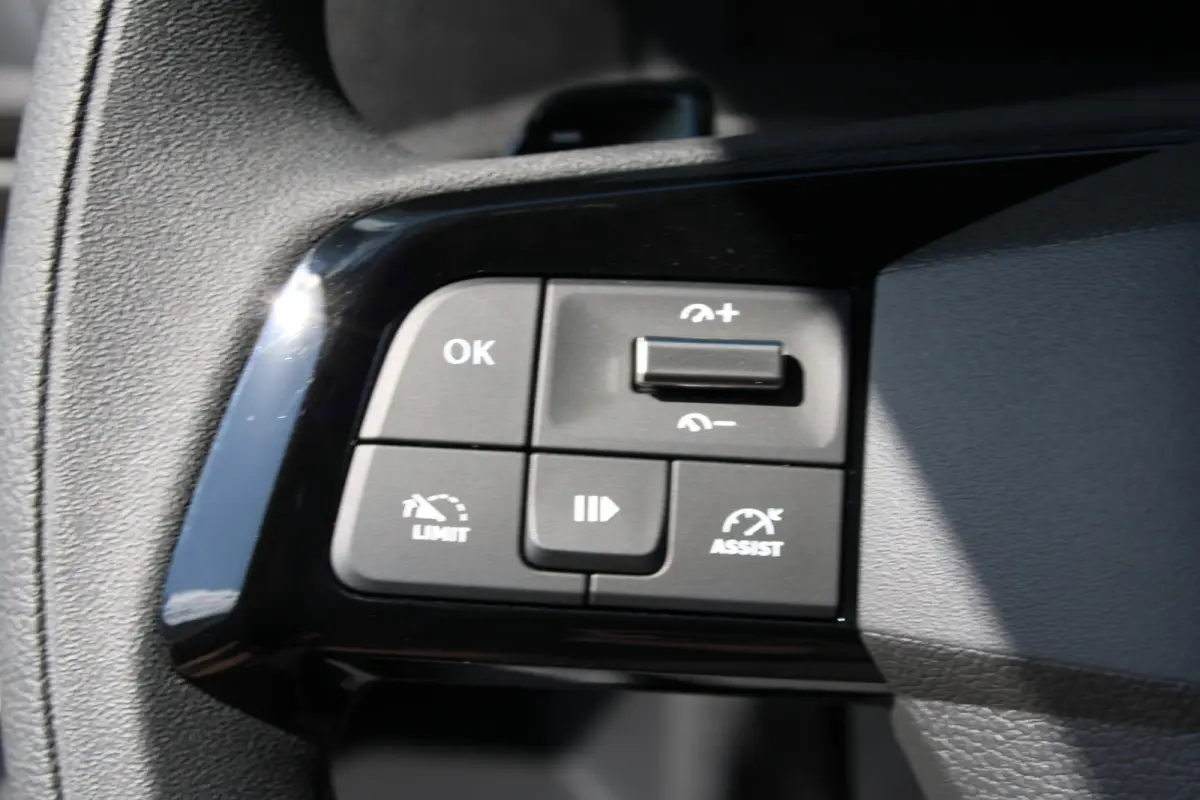 Standaard - Electric | Elektrisch bedienbare en verwarmde buitenspiegels | Exterieurpakket 3 | Multi-mode toggle (ECO, NORMAL, POWER)