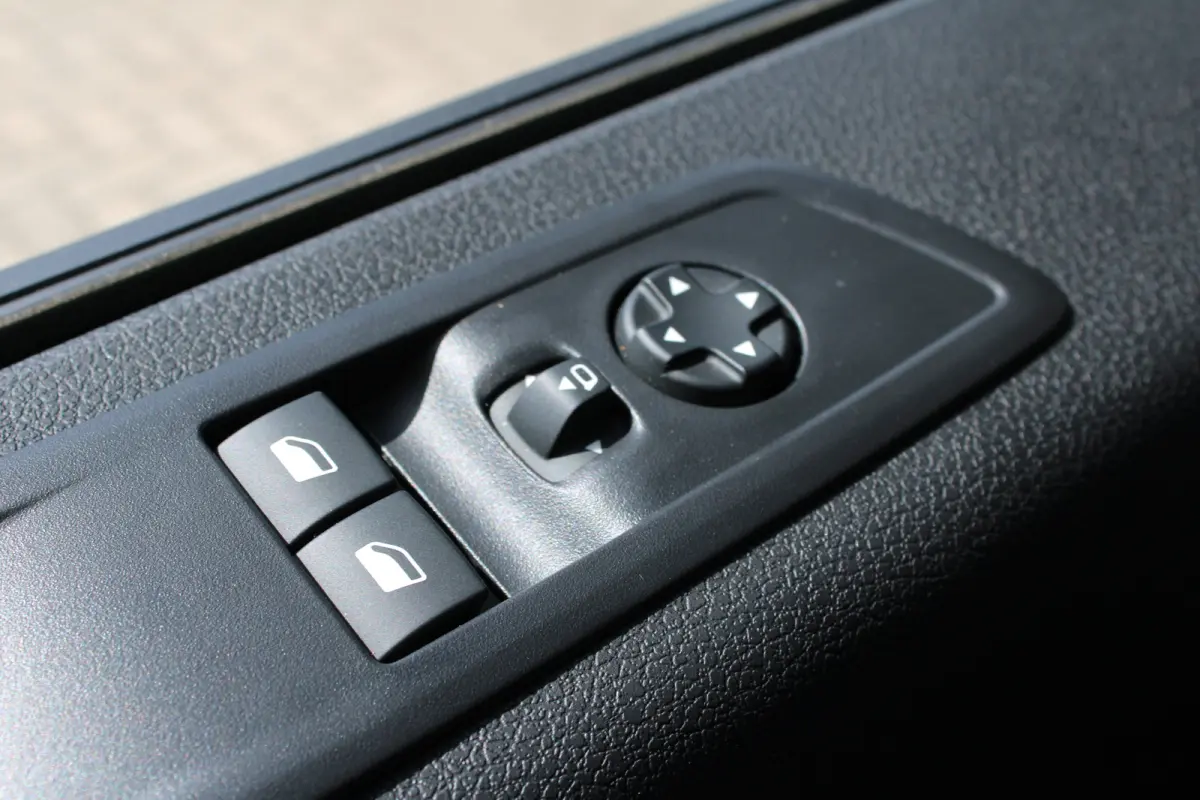Standaard - Electric | Elektrisch bedienbare en verwarmde buitenspiegels | Exterieurpakket 3 | Multi-mode toggle (ECO, NORMAL, POWER)
